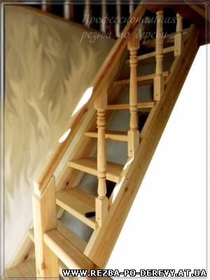 Деревянная лестница для дачи